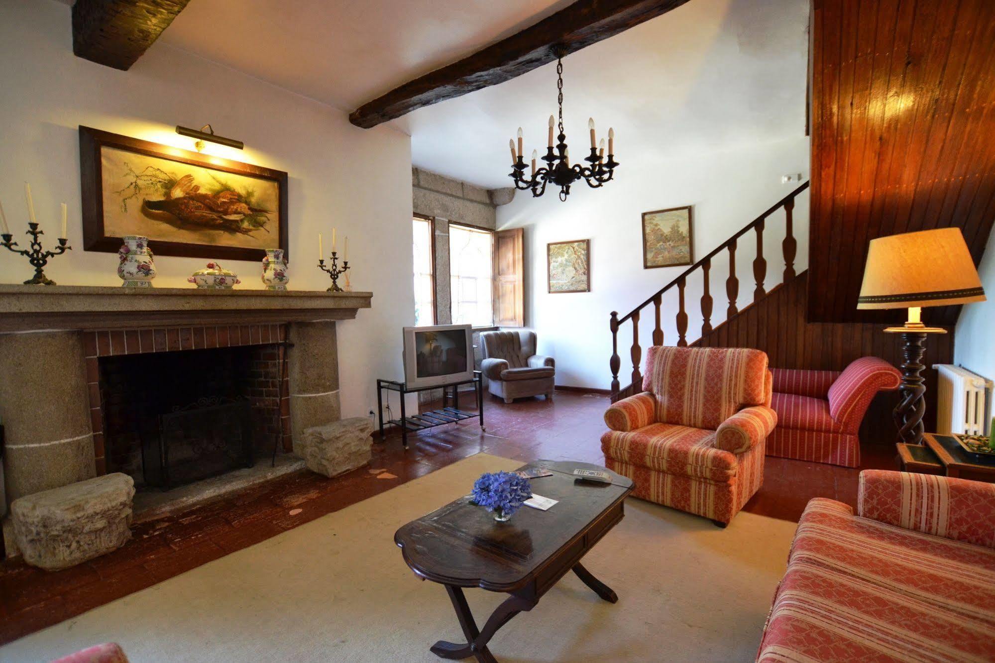 Casa Dos Assentos De Quintiaes Bed & Breakfast Барселос Екстериор снимка