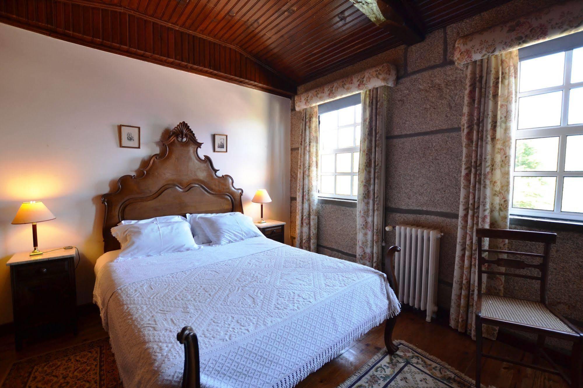Casa Dos Assentos De Quintiaes Bed & Breakfast Барселос Екстериор снимка