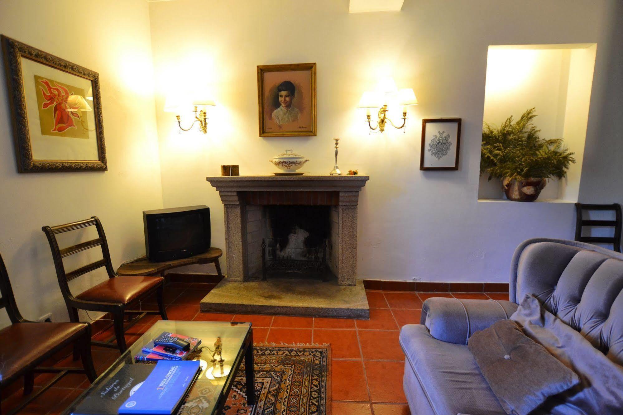 Casa Dos Assentos De Quintiaes Bed & Breakfast Барселос Екстериор снимка